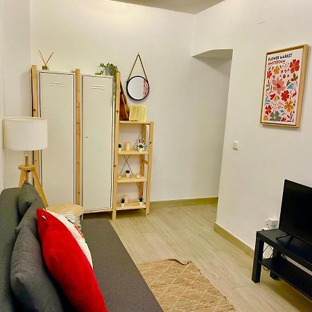 Stylish One Bedroom Flat In The Heart Of Мадрид Экстерьер фото