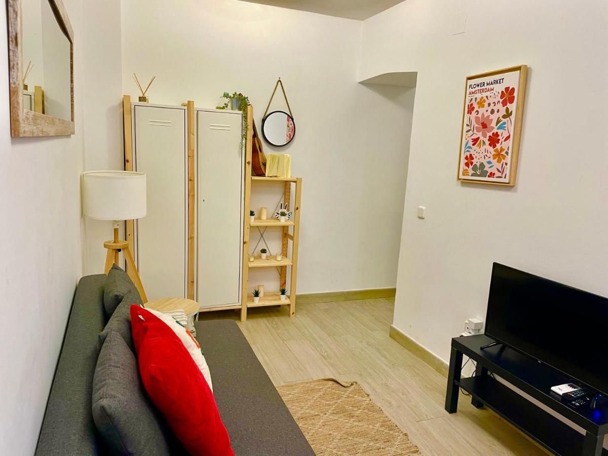 Stylish One Bedroom Flat In The Heart Of Мадрид Экстерьер фото