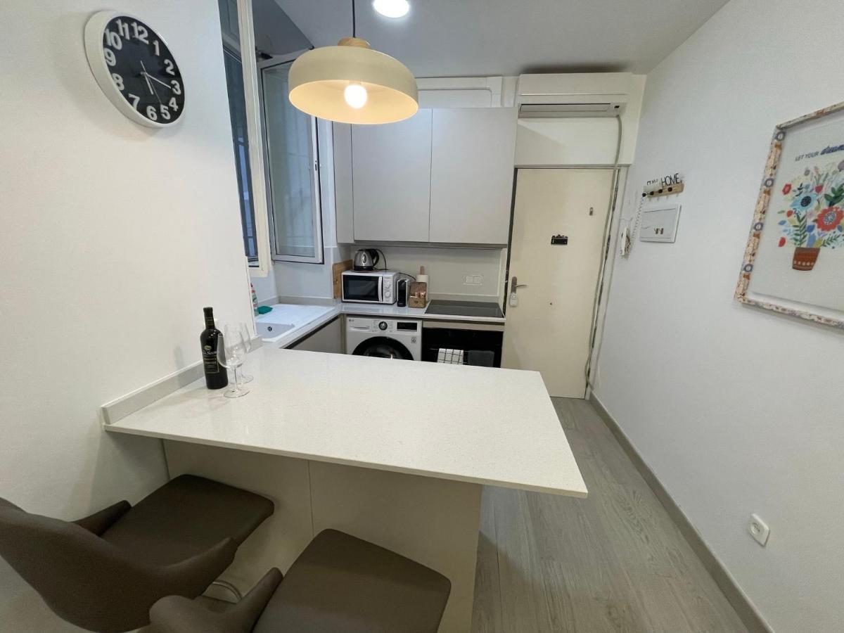 Stylish One Bedroom Flat In The Heart Of Мадрид Экстерьер фото