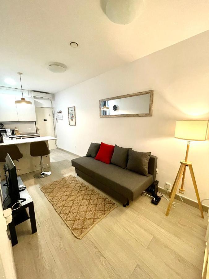 Stylish One Bedroom Flat In The Heart Of Мадрид Экстерьер фото